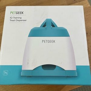 PET GEEK IQ Training Treat Dispenser